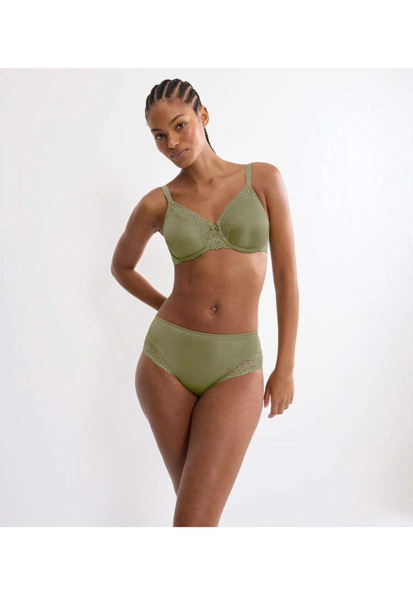 Slip mit hohem Bund und Spitzendetails