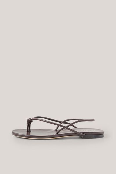 Windsor Munutzer braune Sandalen aus Lammnappaleder mit Knotendetail