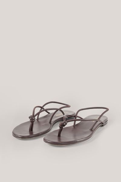 Windsor Munutzer braune Sandalen aus Lammnappaleder mit Knotendetail