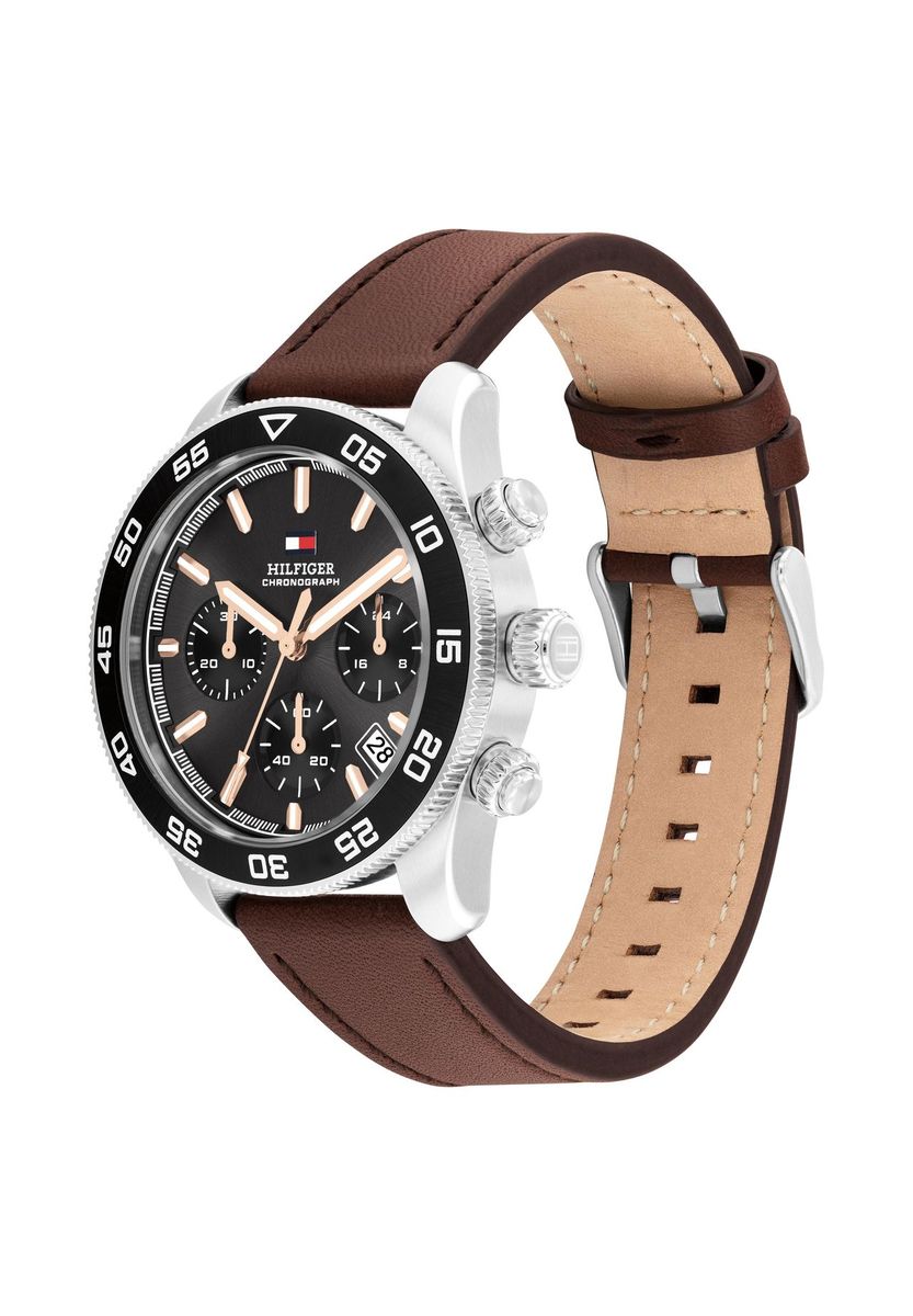 Analoge Chronographenuhr mit braunem Lederarmband