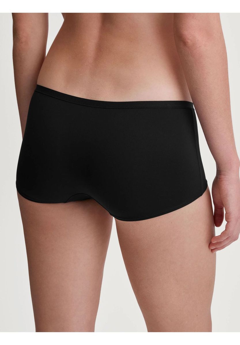 Nahtloser schwarzer, normal geschnittener Panty-Slip