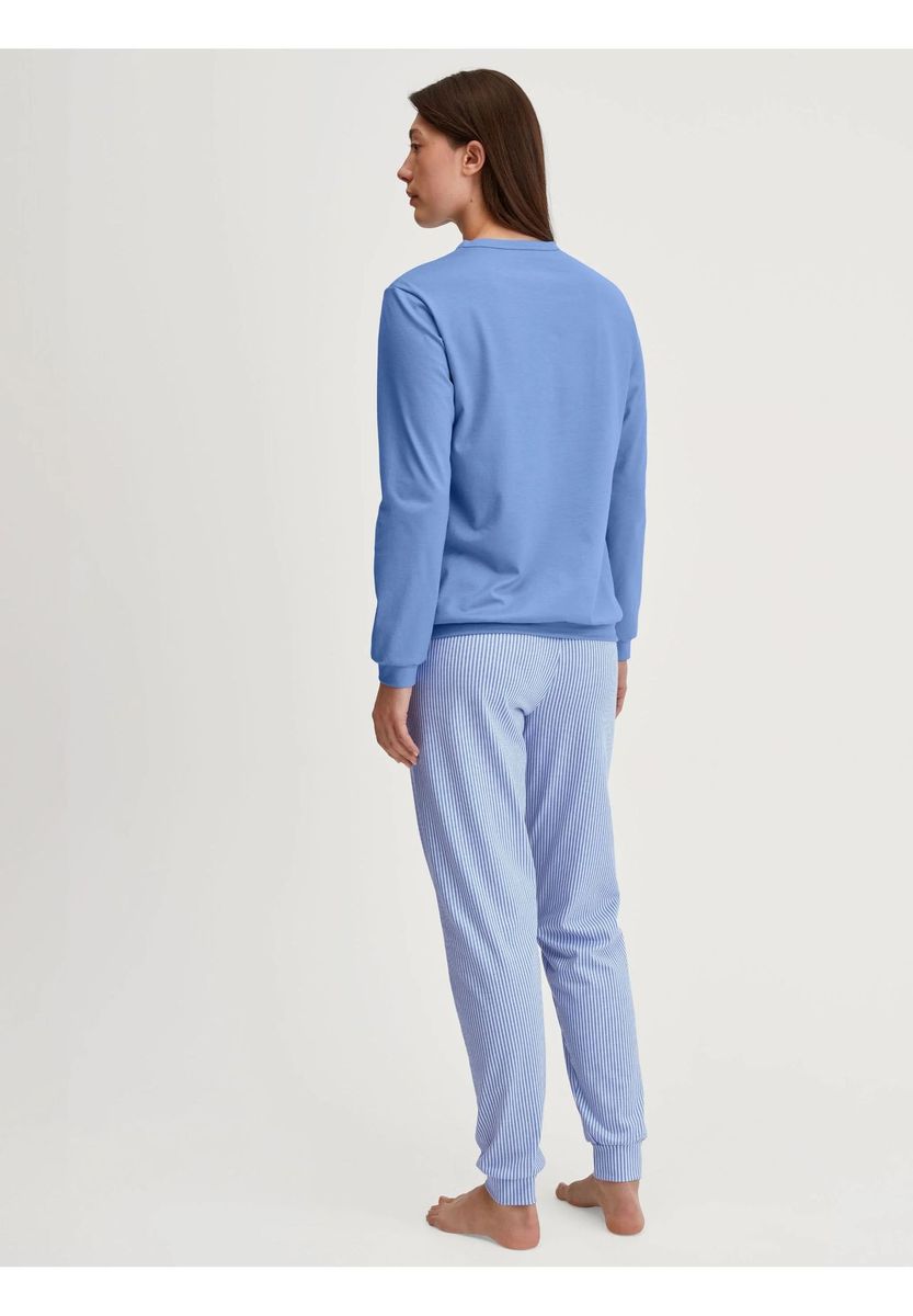 Entspanntes Langarm-Pyjama-Set