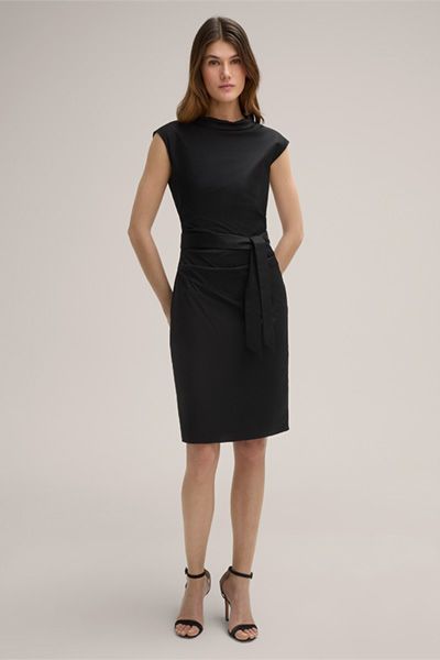 Etienne Baumwollstretch-Etui-Kleid mit Audreykragen in Schwarz