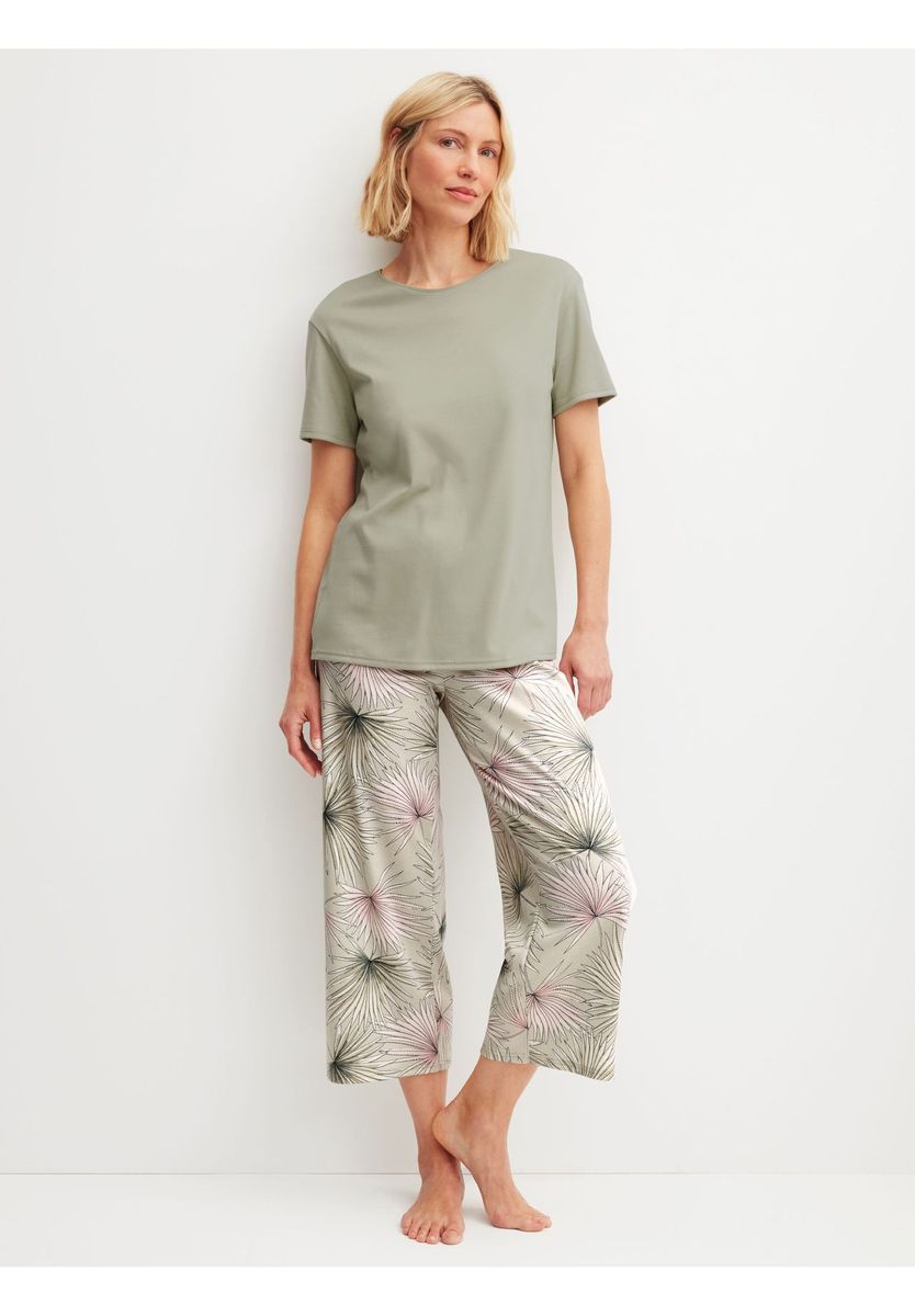 Entspannter Schlafanzug mit Blumendruck