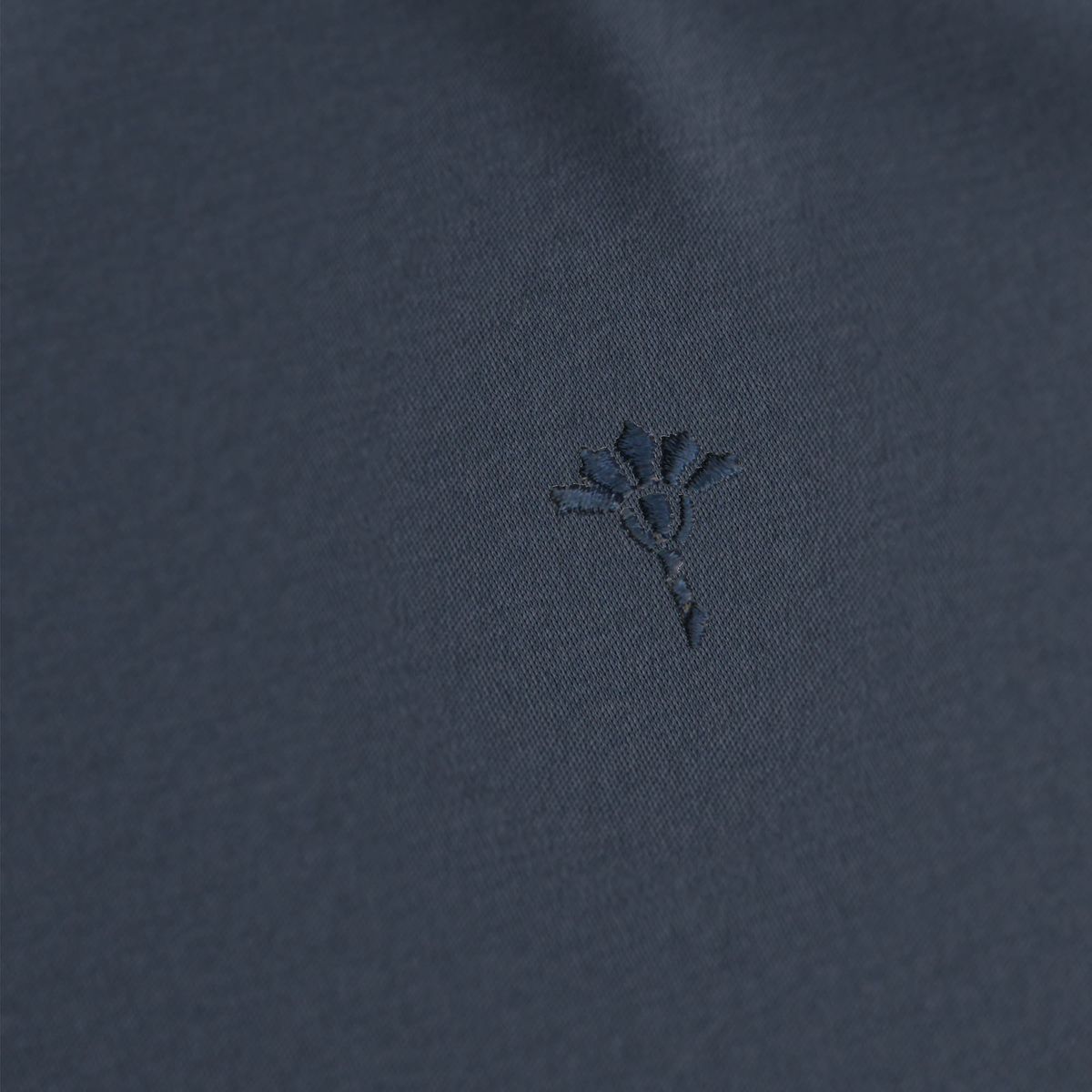 Klassisches einfarbiges T-Shirt mit Rundhalsausschnitt