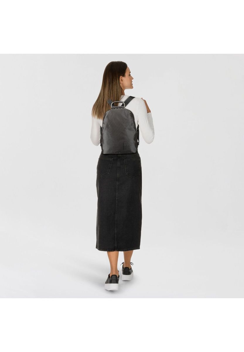 Minimalistischer Rucksack mit gewölbtem Griff oben