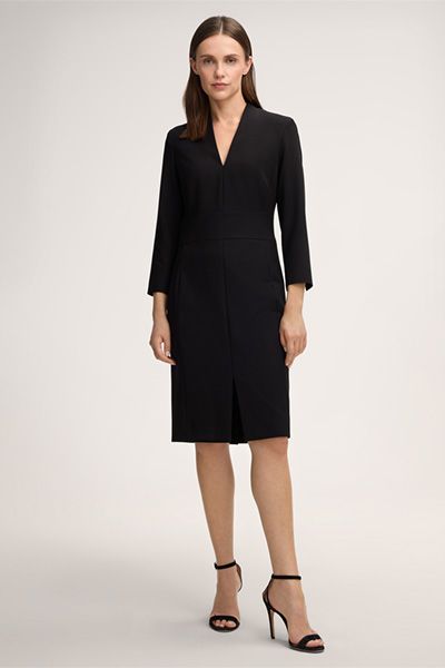 Elegantes schwarzes Crêpe-Etuikleid mit V-Ausschnitt und 3/4-Ärmeln