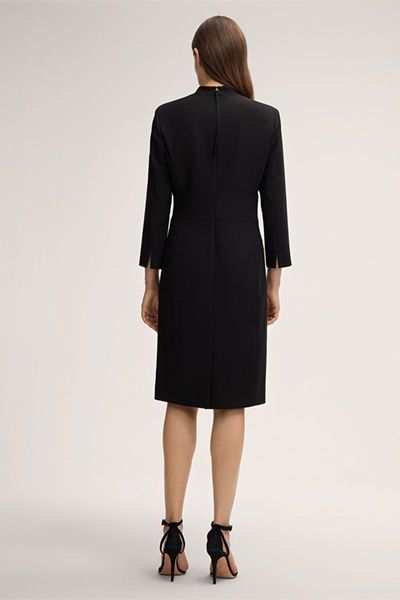 Elegantes schwarzes Crêpe-Etuikleid mit V-Ausschnitt und 3/4-Ärmeln