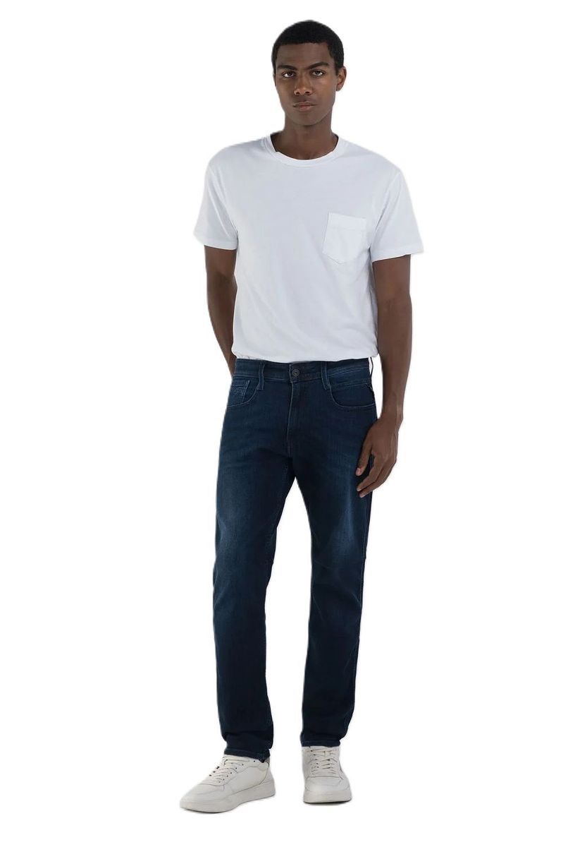 Schmal geschnittene Jeans in dunkler Waschung