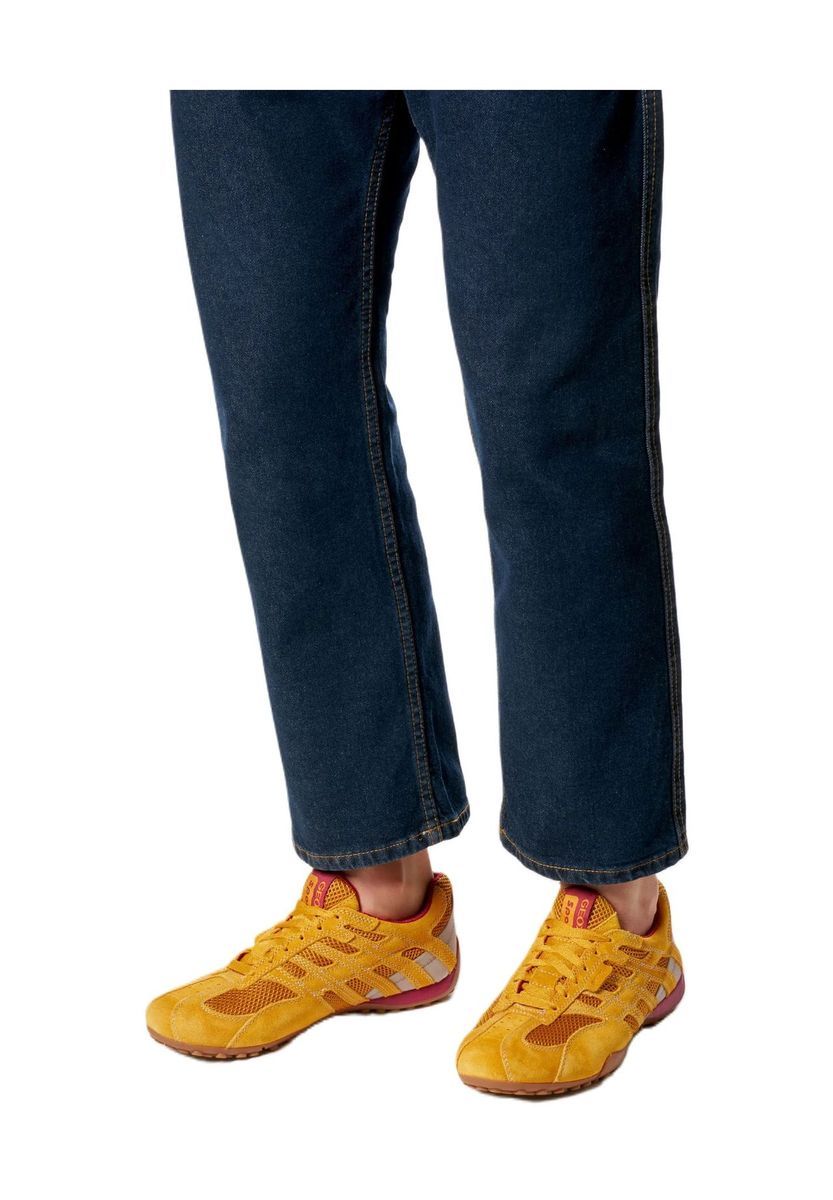 Atmungsaktiver Low Sneaker aus Wildleder und Mesh