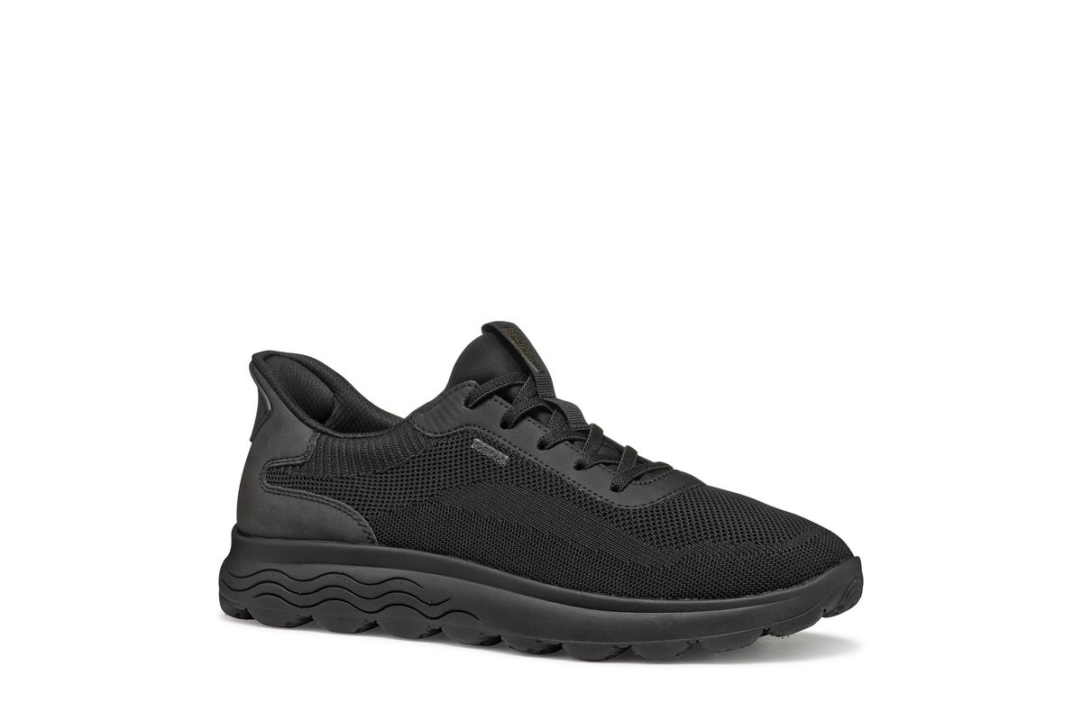 Atmungsaktiver schwarzer Lauf-Sneaker