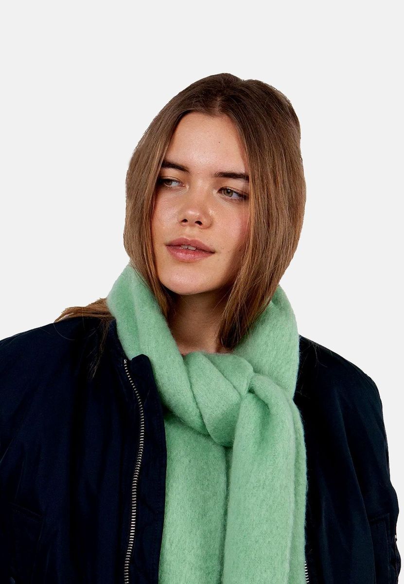 Weicher Strick-Winterschal mit Fransen