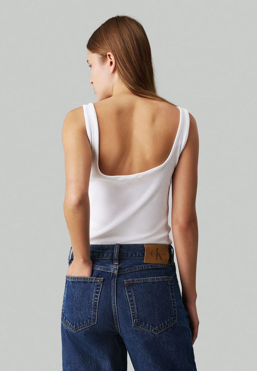 Geripptes Tanktop mit eckigem Ausschnitt