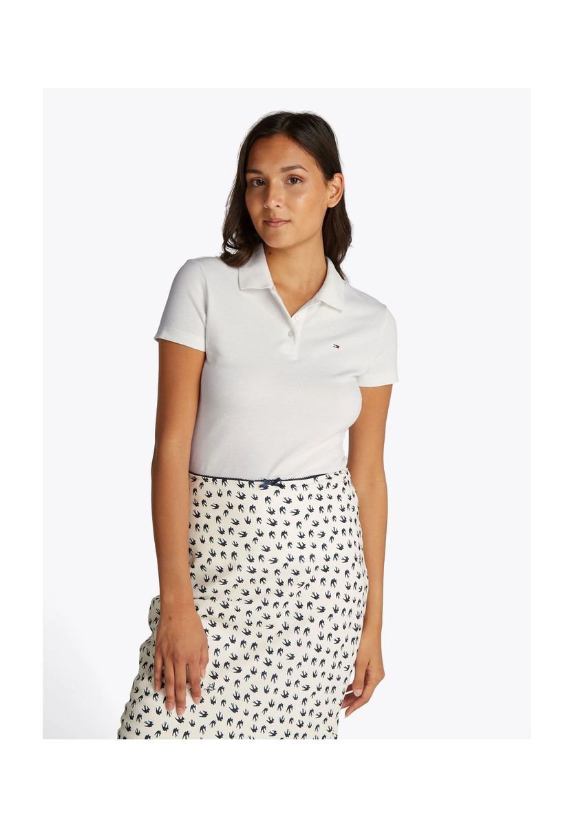 Klassisches, figurbetontes, weißes Poloshirt