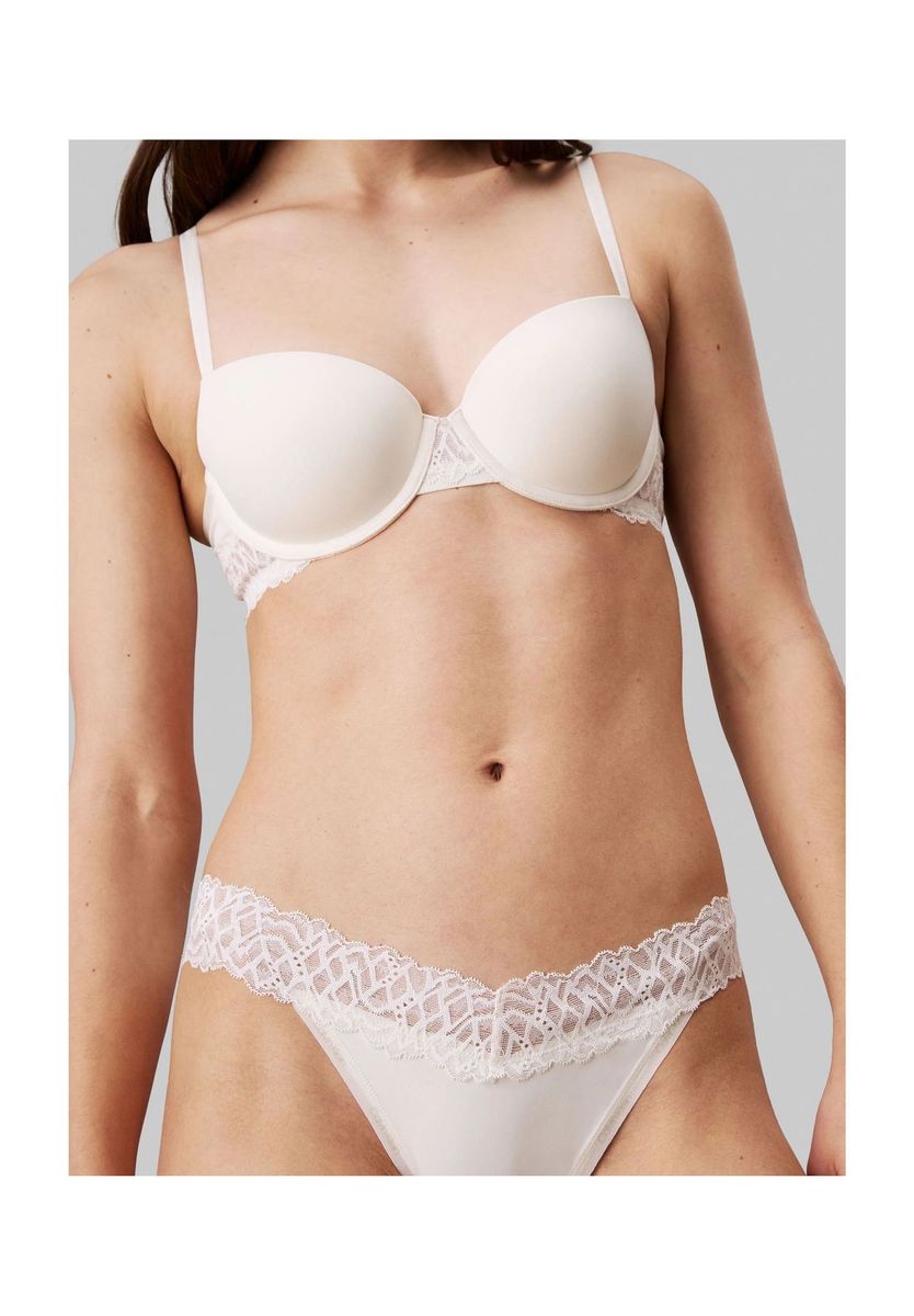 Höschen mit hohem Beinausschnitt und Spitzenbesatz