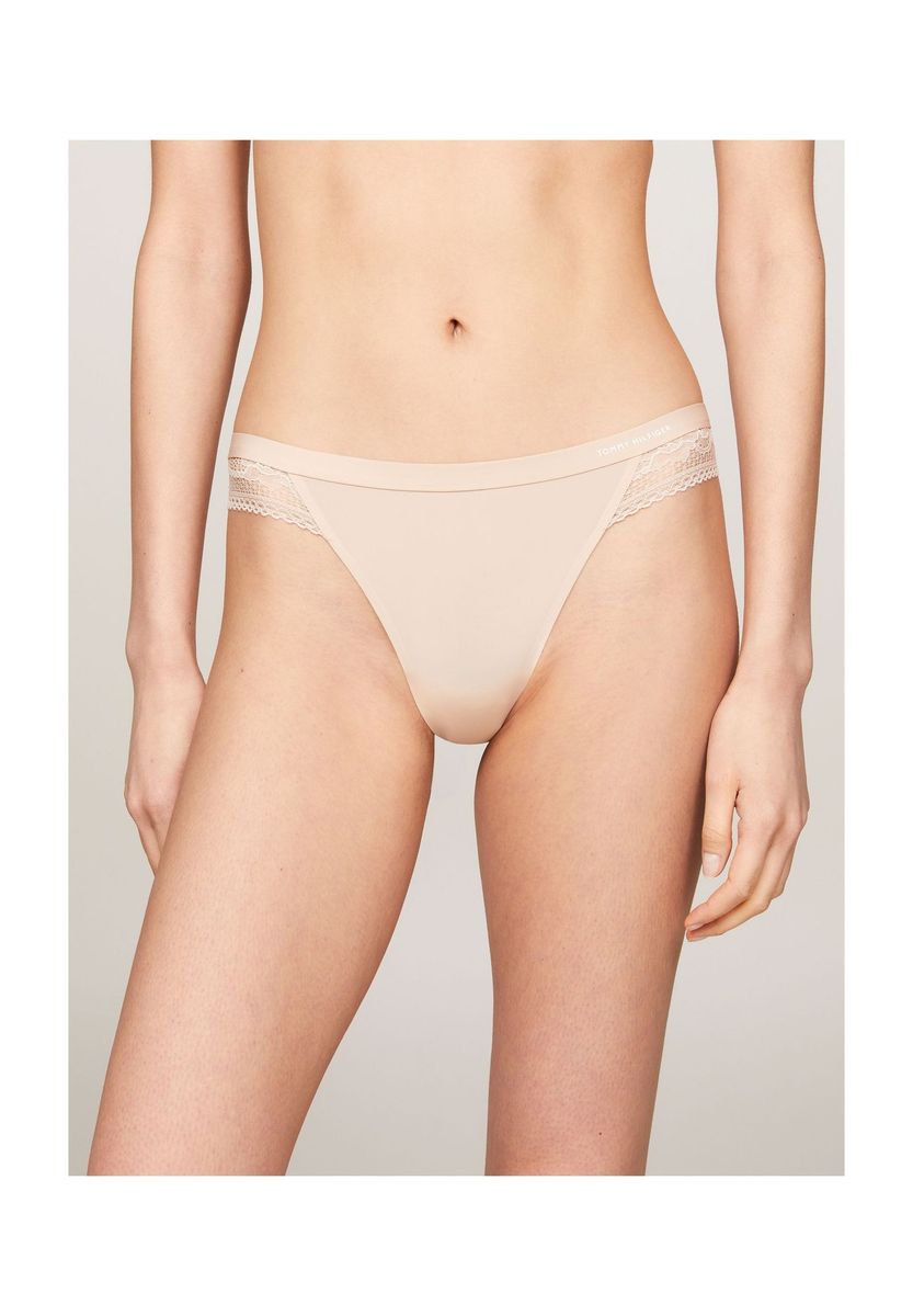 Eleganter String-Tanga mit Spitzendetails