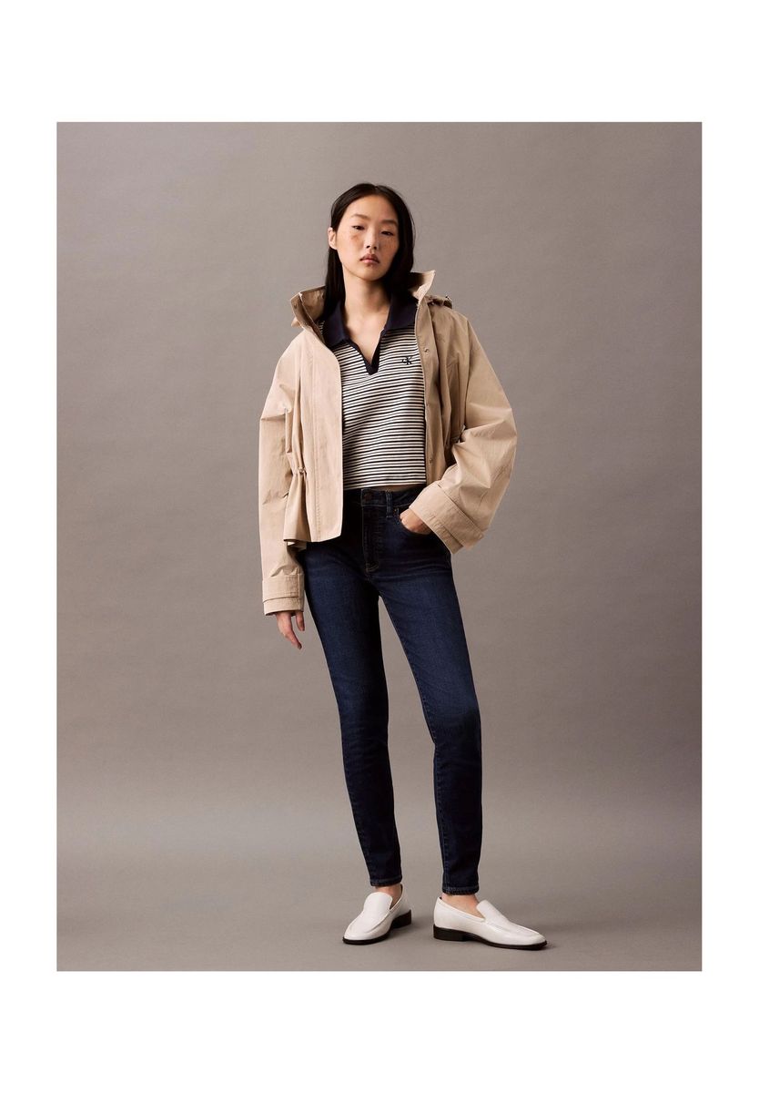 Dunkelwasch-Jeans mit schmaler Passform