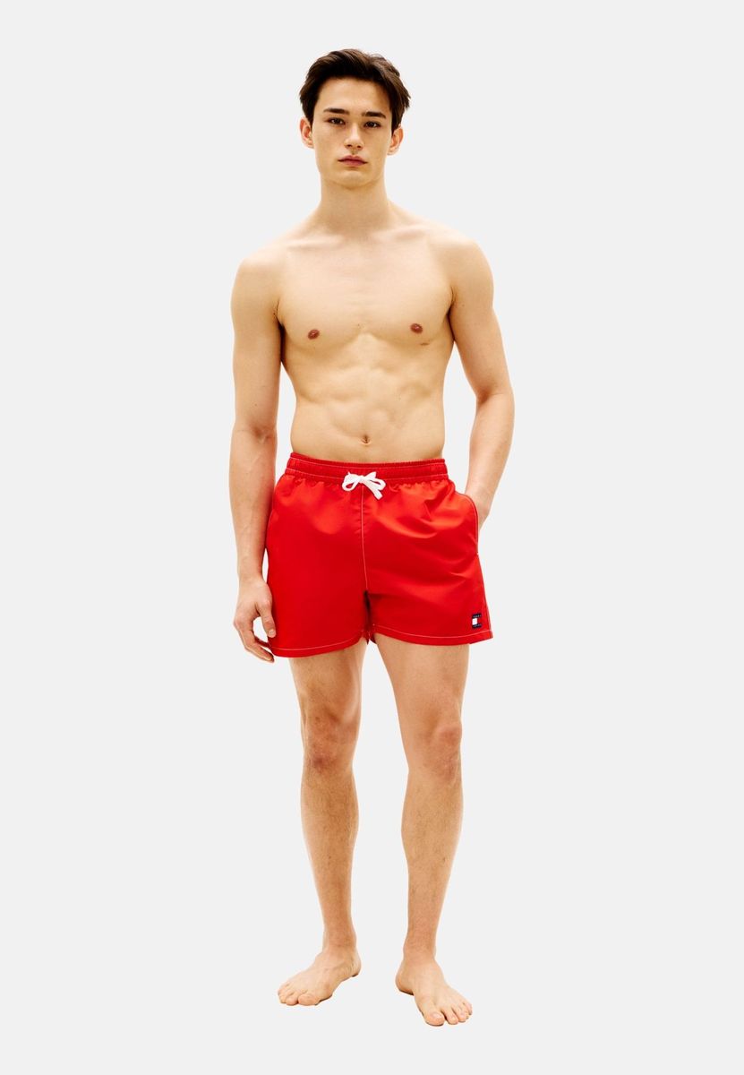 Klassische rote Badeshorts mit Kordelzug