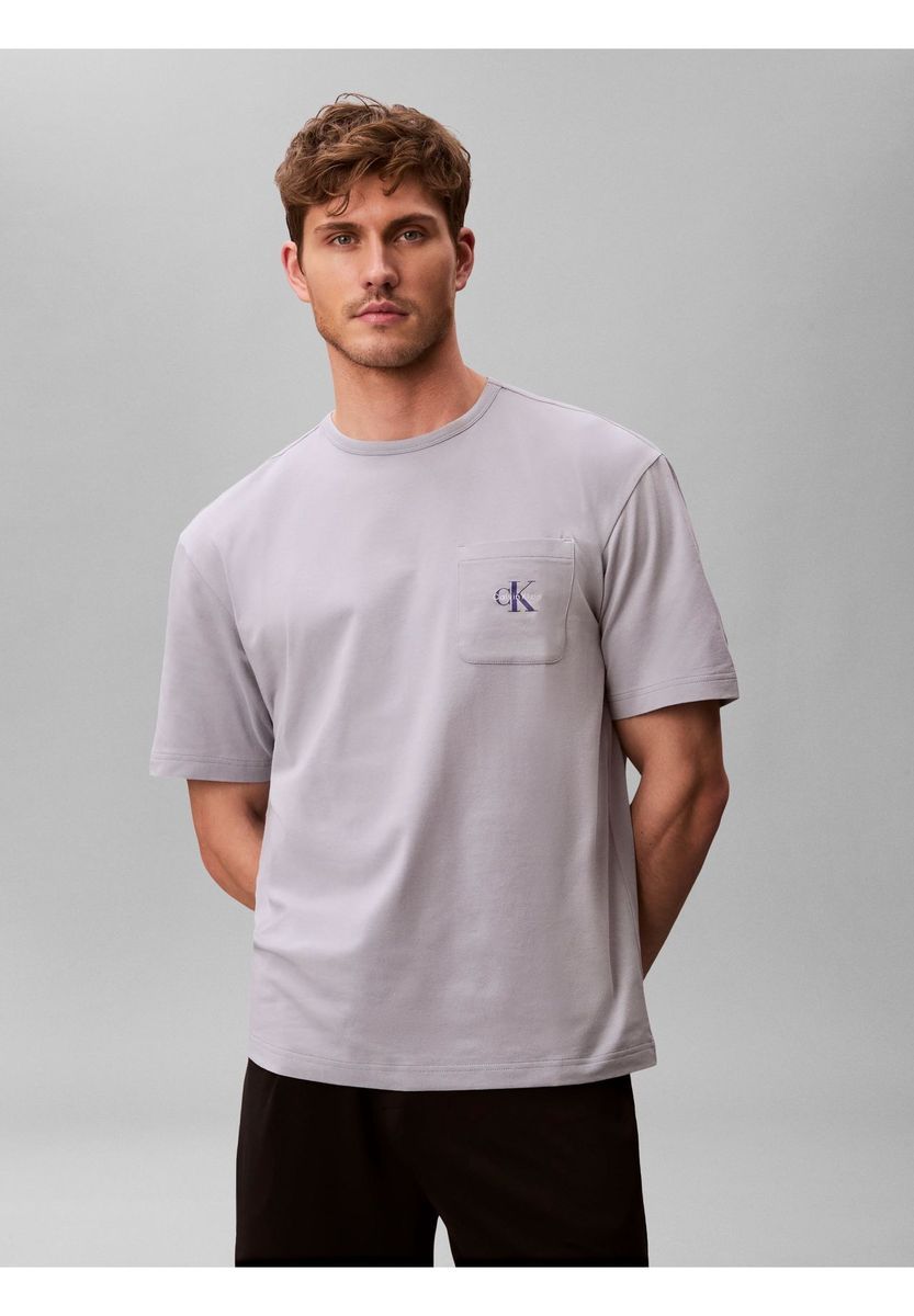 Lounge-Shirt mit Monogramm-Tasche und Rundhalsausschnitt