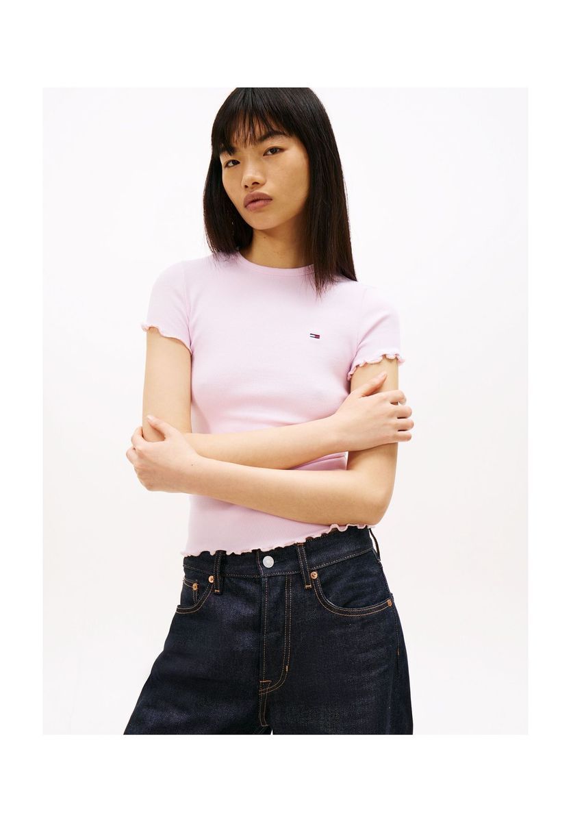 Geripptes, figurbetontes T-Shirt mit Wellensaum