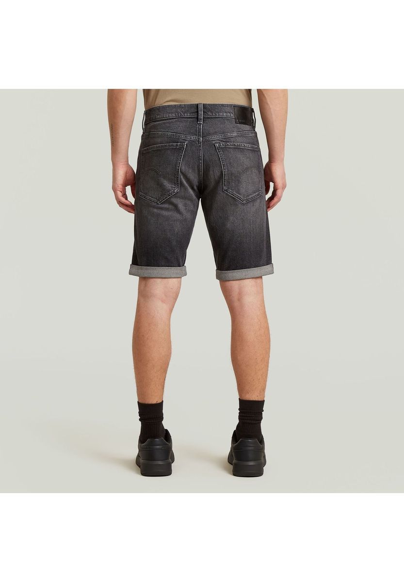 Verwaschene schwarze Jeansshorts mit Umschlag