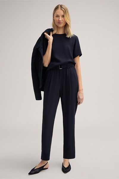 Crêpe Navy Kurzarmbluse mit Rundhalsausschnitt und Reißverschluss