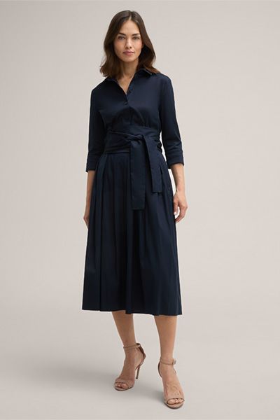 Midi-Hemdblusenkleid aus Baumwollstretch in Marineblau mit Gürtel