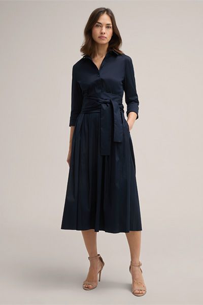 Midi-Hemdblusenkleid aus Baumwollstretch in Marineblau mit Gürtel