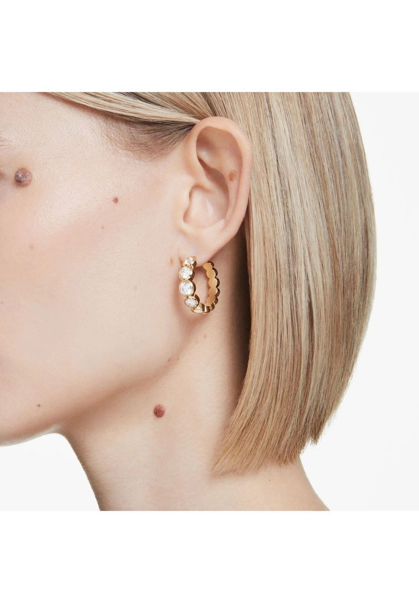 Goldfarbene Zirkonia Creolen im Lünetten-Design