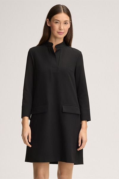 A-Linien schwarzes Crêpe-Kleid mit Stehkragen und Taschen