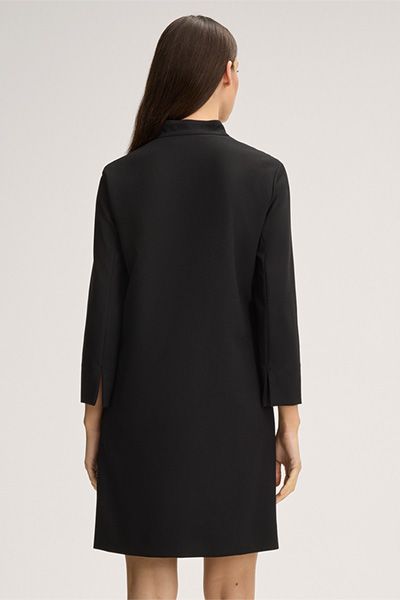 A-Linien schwarzes Crêpe-Kleid mit Stehkragen und Taschen