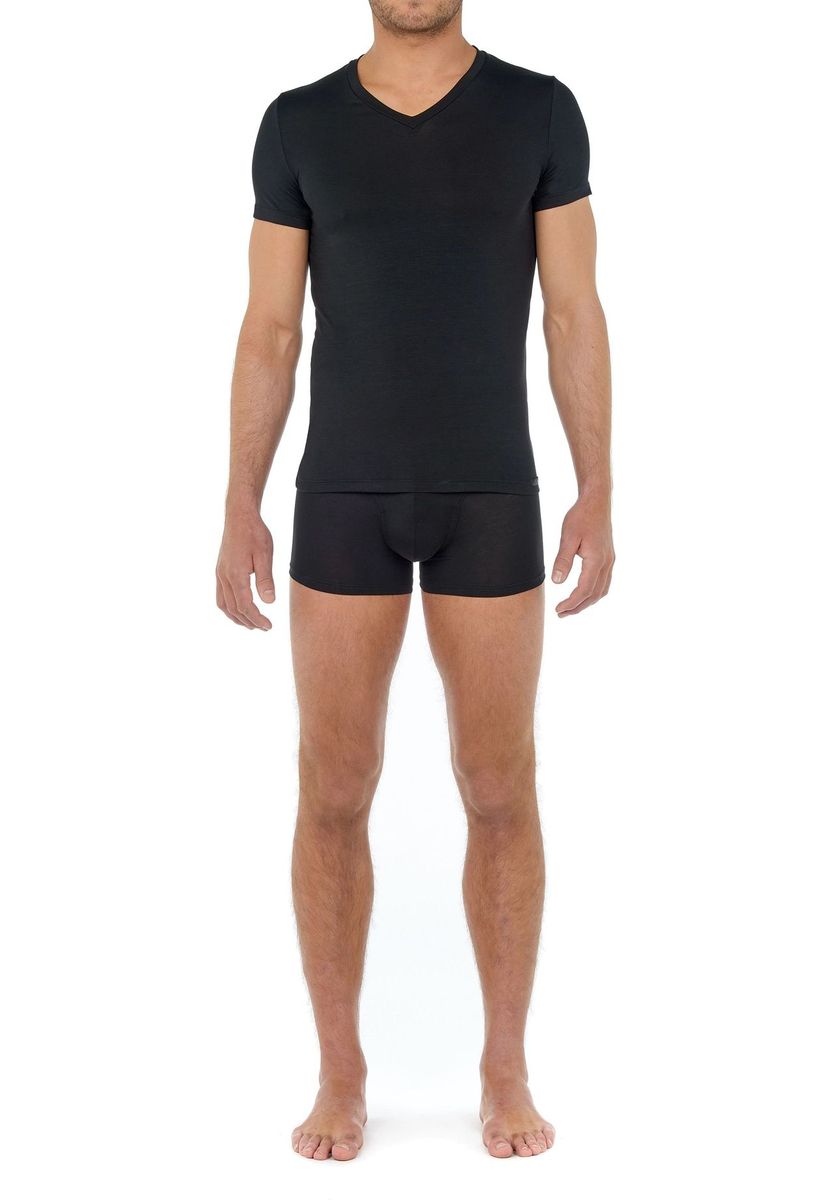 Klassisches schwarzes V-Ausschnitt-Unterhemd