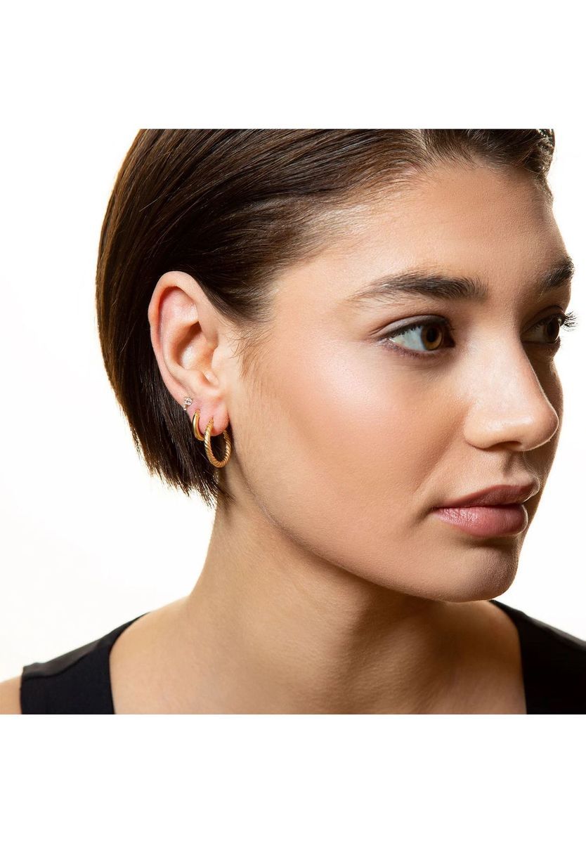 Goldene Ohrstecker mit Zirkonia-Kristallen