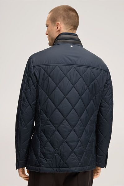 Marineblaue Steppjacke mit Stehkragen und aufgesetzten Pattentaschen