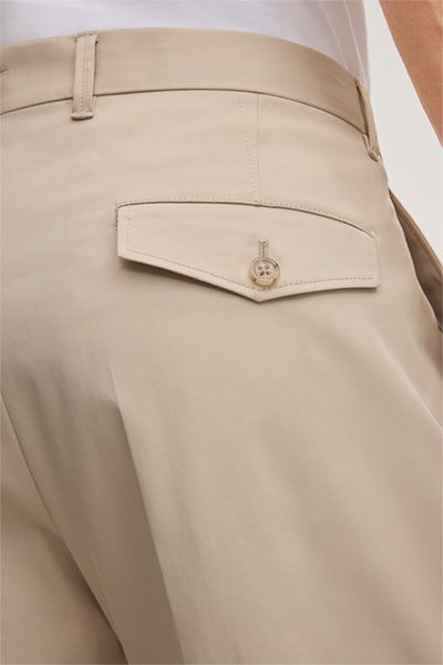 Baumwollmix-Hose Sapo mit Bundfalte und Umschlag in Beige