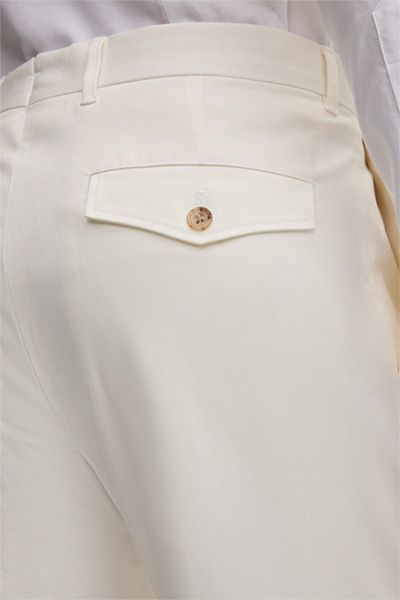 Baumwollmix-Hose Sapo mit Bundfalte in Weiß mit Umschlag
