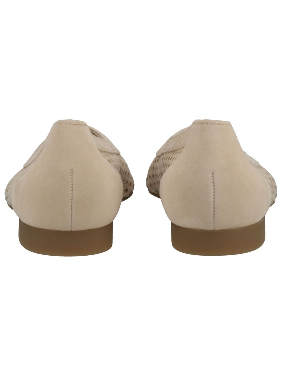 Perforierte Ballerina mit spitzer Zehenpartie aus Leder