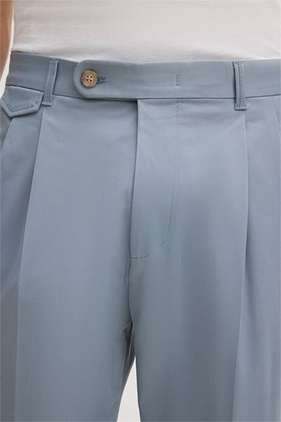 Sapo Hellblaue Bundfaltenhose aus Baumwollmischung mit Aufschlägen