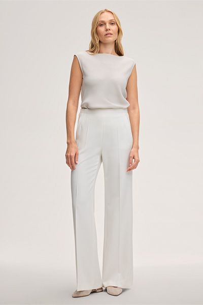 Elfenbeinfarbenes Triacetat-Blusentop mit ärmellosem Design und U-Boot-Ausschnitt