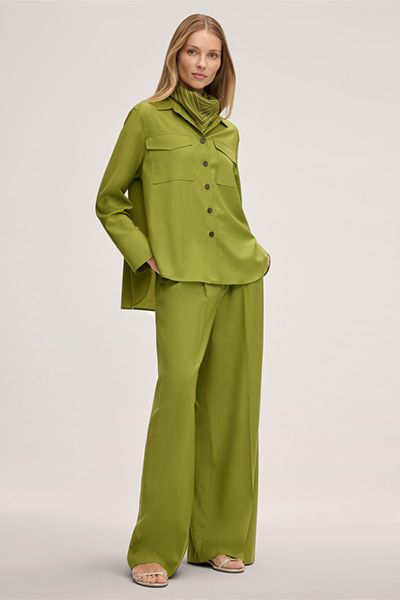 Reine Schurwoll-Hemdbluse in Grün mit aufgesetzten Taschen