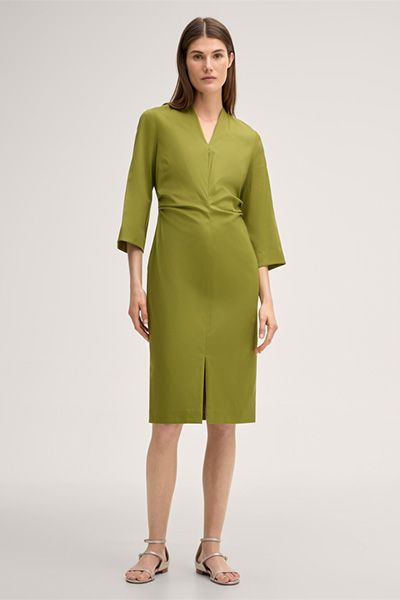 Baumwollstretch-Etui-Kleid in Grün mit V-Ausschnitt und Midi-Länge