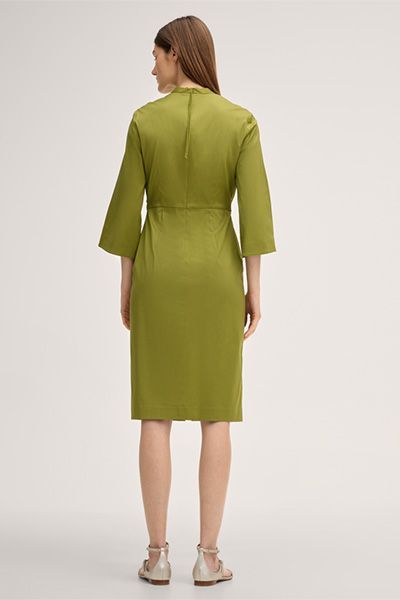 Baumwollstretch-Etui-Kleid in Grün mit V-Ausschnitt und Midi-Länge