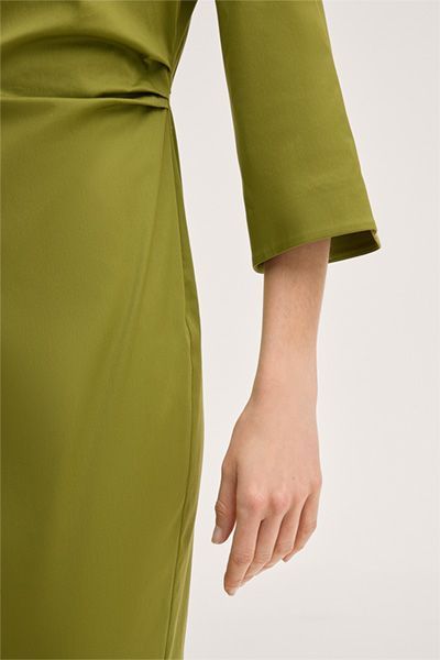 Baumwollstretch-Etui-Kleid in Grün mit V-Ausschnitt und Midi-Länge