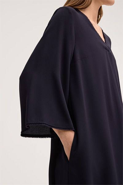 Marineblaues A-Linien-Crêpe-Kleid mit V-Ausschnitt und Fransen