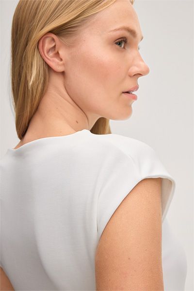 Doubleface Interlock Ecru T-Shirt mit U-Boot-Ausschnitt und Flügelärmeln