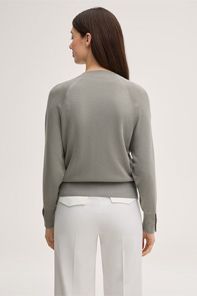 Cardigan aus Woll-Seiden-Mischung in Greige mit V-Ausschnitt und Knöpfen