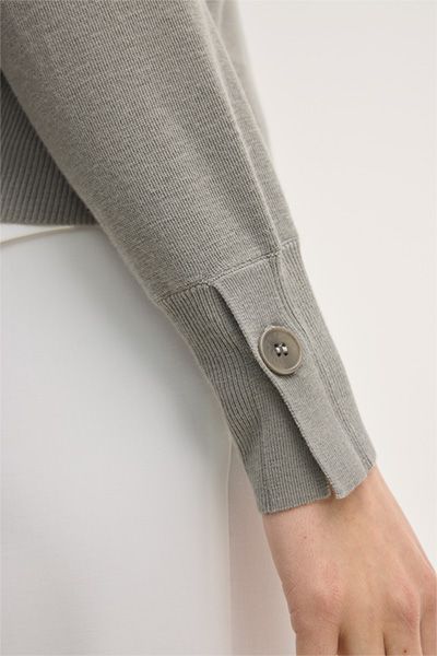 Cardigan aus Woll-Seiden-Mischung in Greige mit V-Ausschnitt und Knöpfen