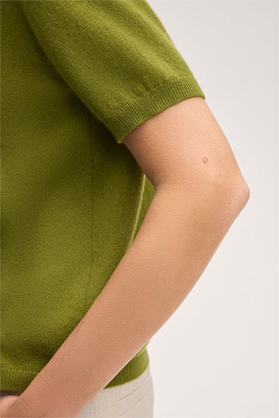 Kaschmir Kurzarm-Shirt in Olivgrün Strickoberteil
