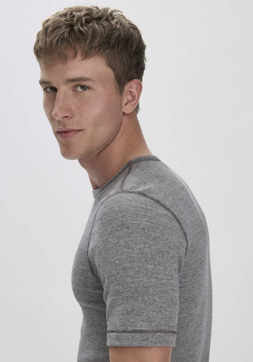 hessnatur Herren T-Shirt PURE FUNCTION mit Bio-Merinowolle und Seide - grau - Größe 4 = S