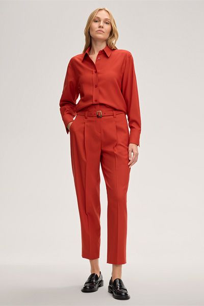 Marc Cain Karottenhose aus Schurwoll-Twill mit Gürtel in Rot